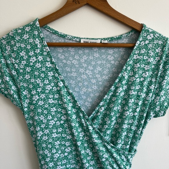 Cute Floral Mini Dress - Picture 5 of 6